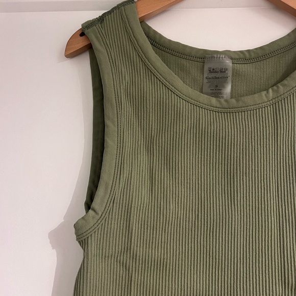 Aritzia Sunday Best Sinchseamless Crop - Picture 4 of 5